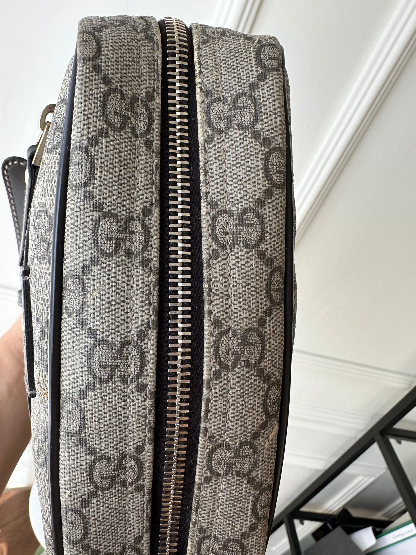 Gucci GG Supreme Canvas Messenger Crossbody Taske