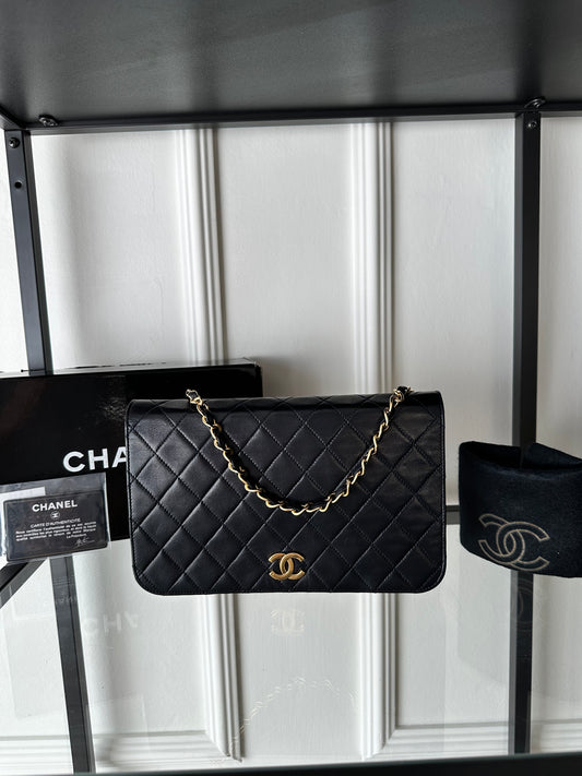 Chanel Matelassé Push-Lock vintage Bag