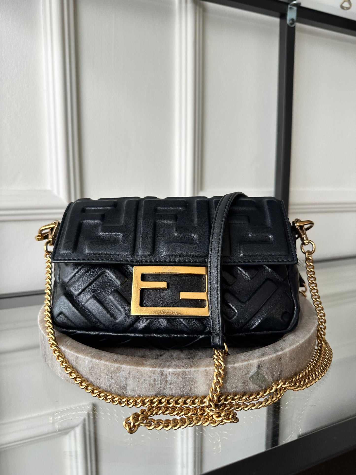 Fendi FF 1974 Baguette – Sort læder, sjælden preloved model