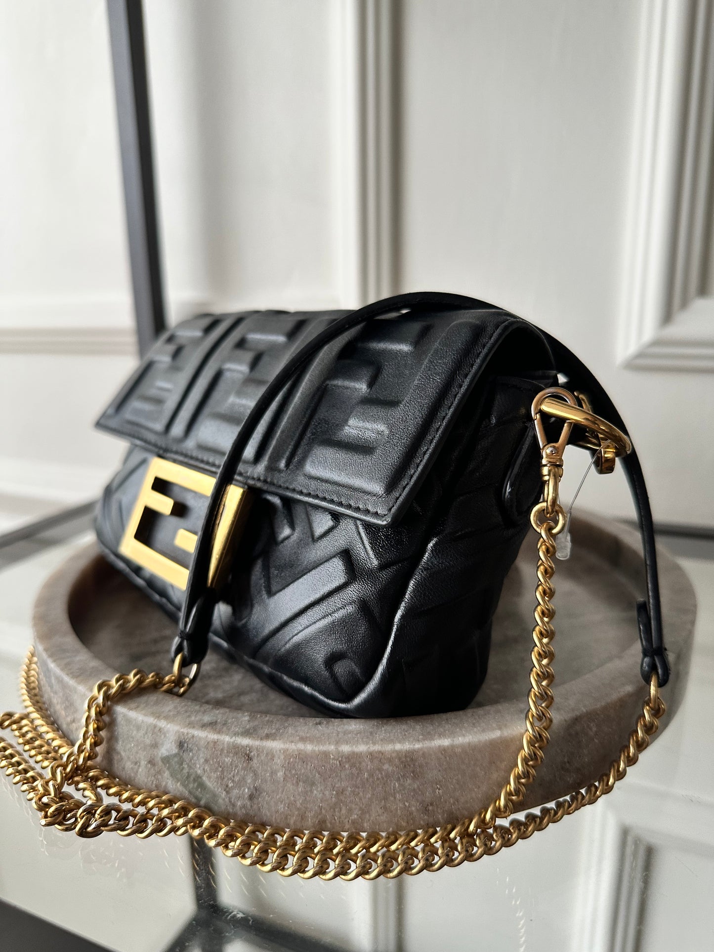 Fendi FF 1974 Baguette – Sort læder, sjælden preloved model