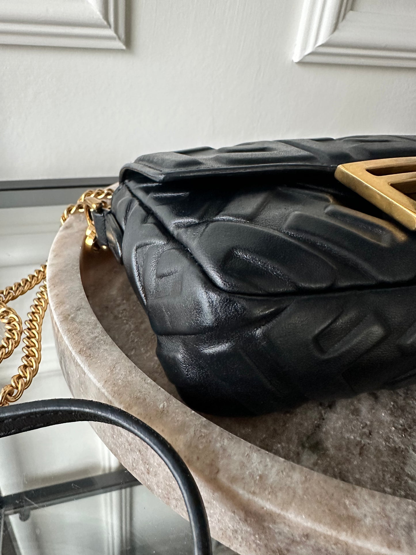 Fendi FF 1974 Baguette – Sort læder, sjælden preloved model