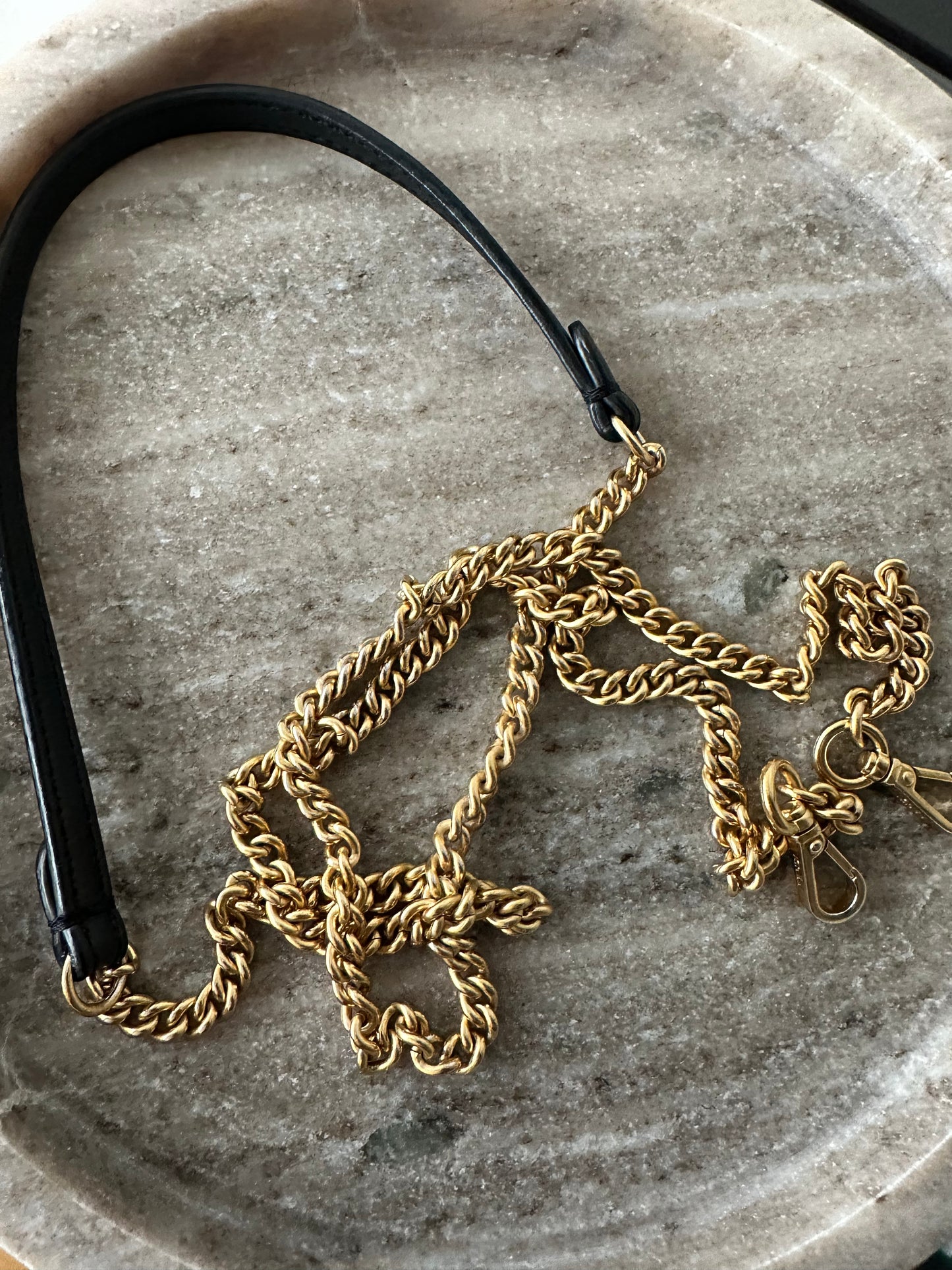 Fendi FF 1974 Baguette – Sort læder, sjælden preloved model