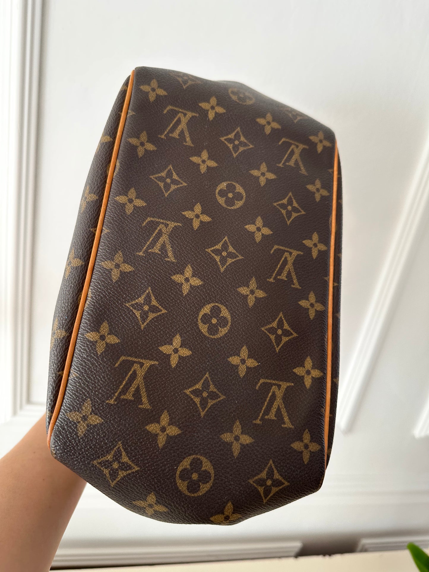 Louis Vuitton Batignolles Vertical Monogram Canvas