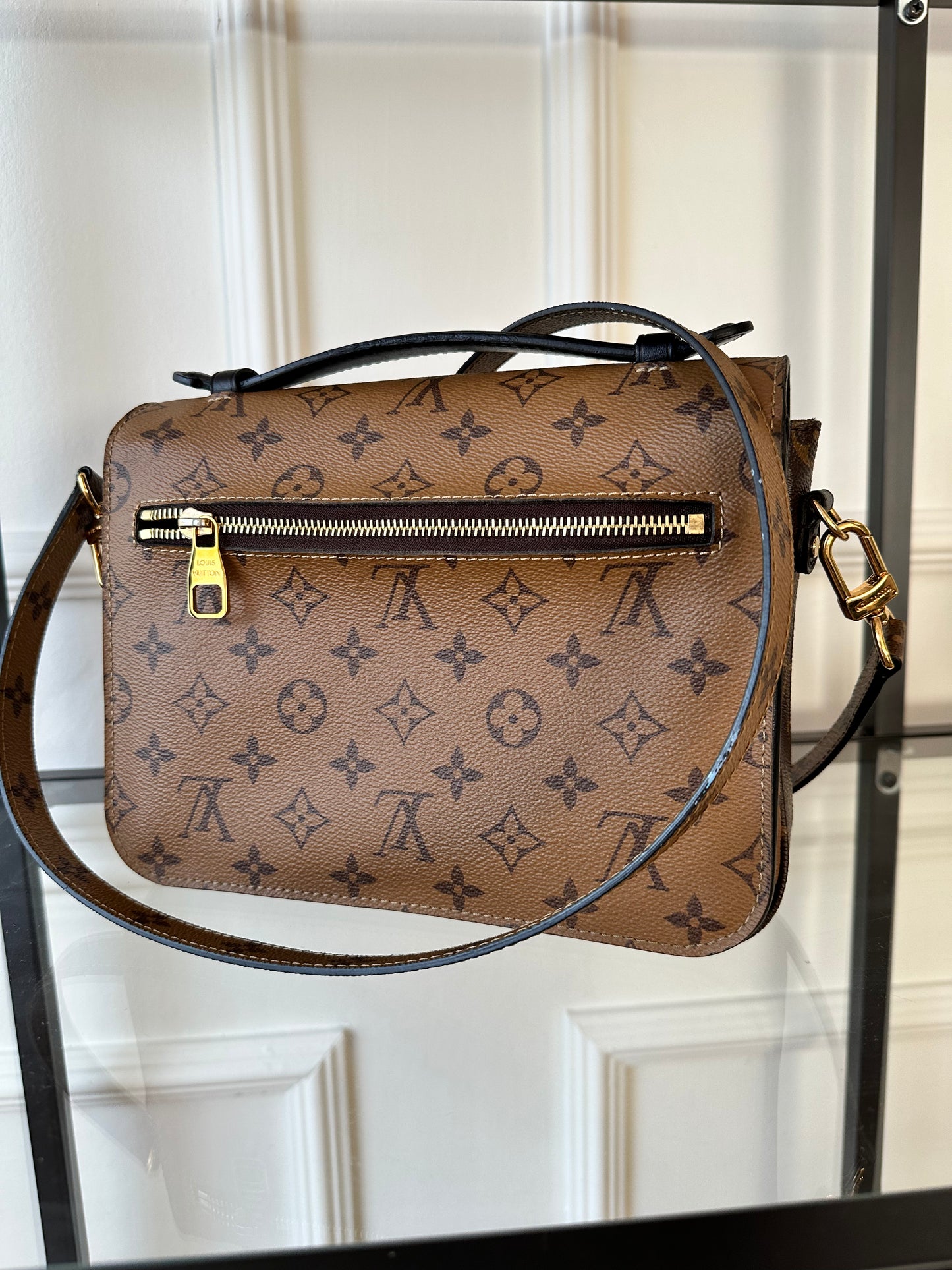 Louis Vuitton Pochette Métis – Monogram Reverse