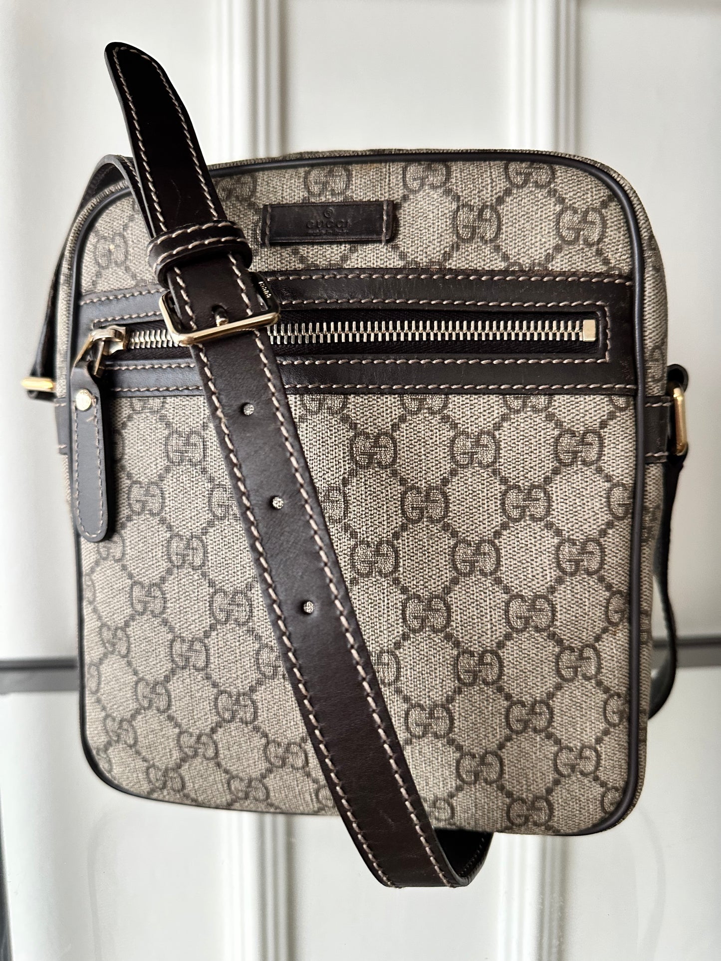 Gucci GG Supreme Canvas Messenger Crossbody Taske