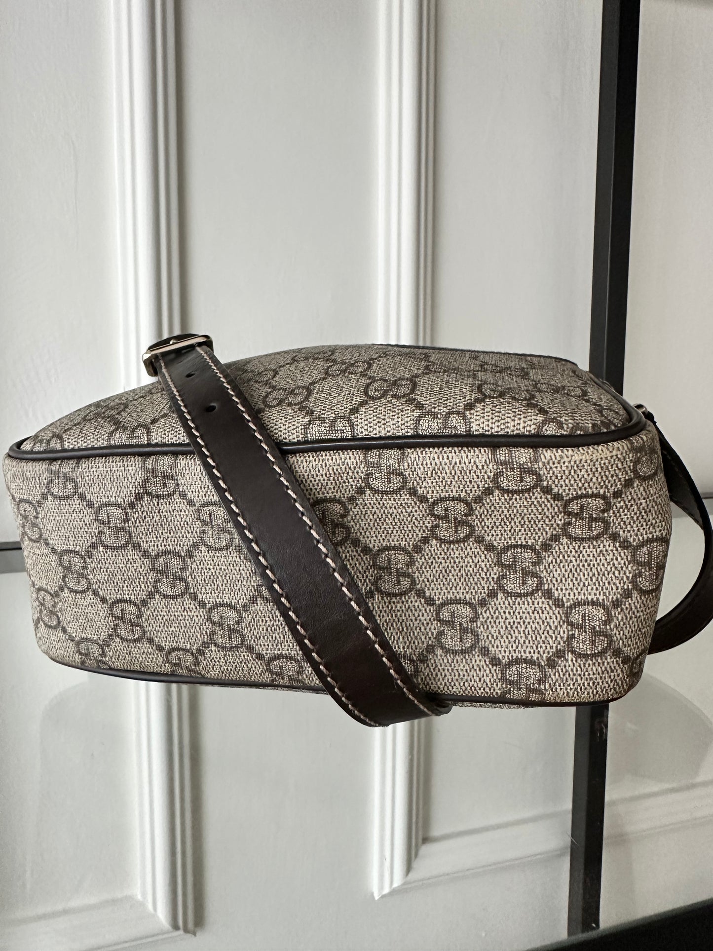 Gucci GG Supreme Canvas Messenger Crossbody Taske
