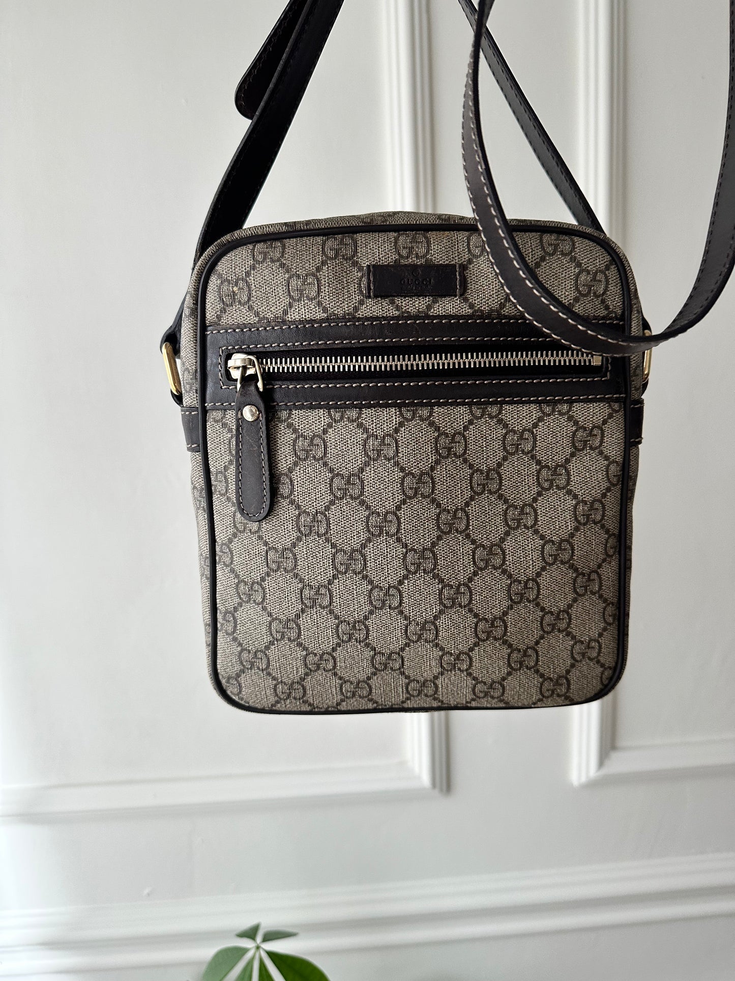 Gucci GG Supreme Canvas Messenger Crossbody Taske