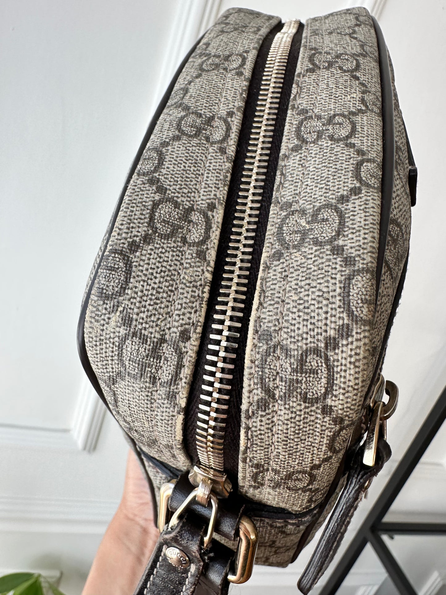 Gucci GG Supreme Canvas Messenger Crossbody Taske