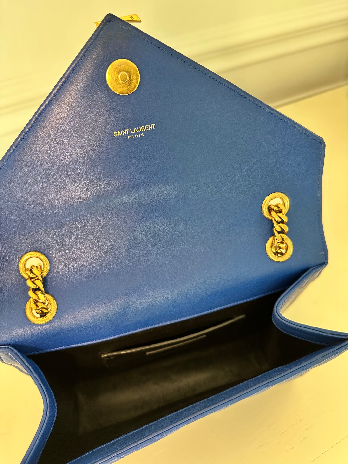 Yves Saint Laurent Envelope Medium – Royal Blue
