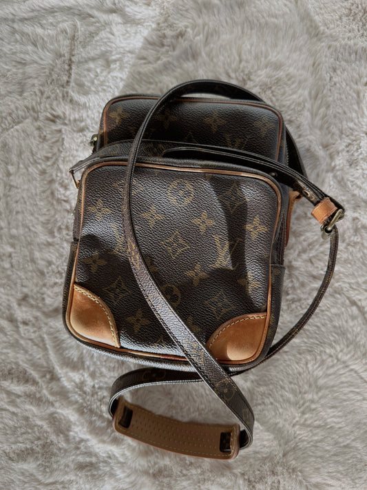 LOUIS VUITTON AMAZON CROSSBODY-TASKE