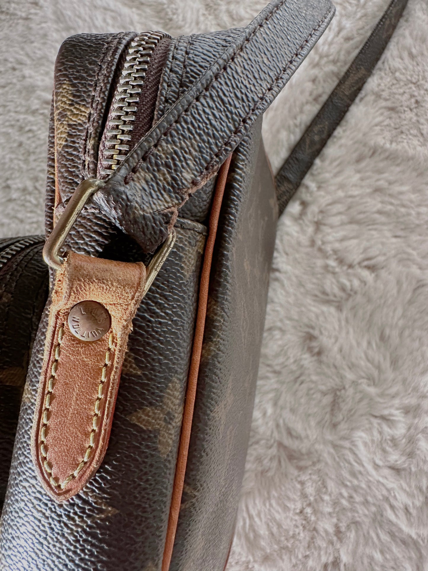 LOUIS VUITTON AMAZON CROSSBODY-TASKE