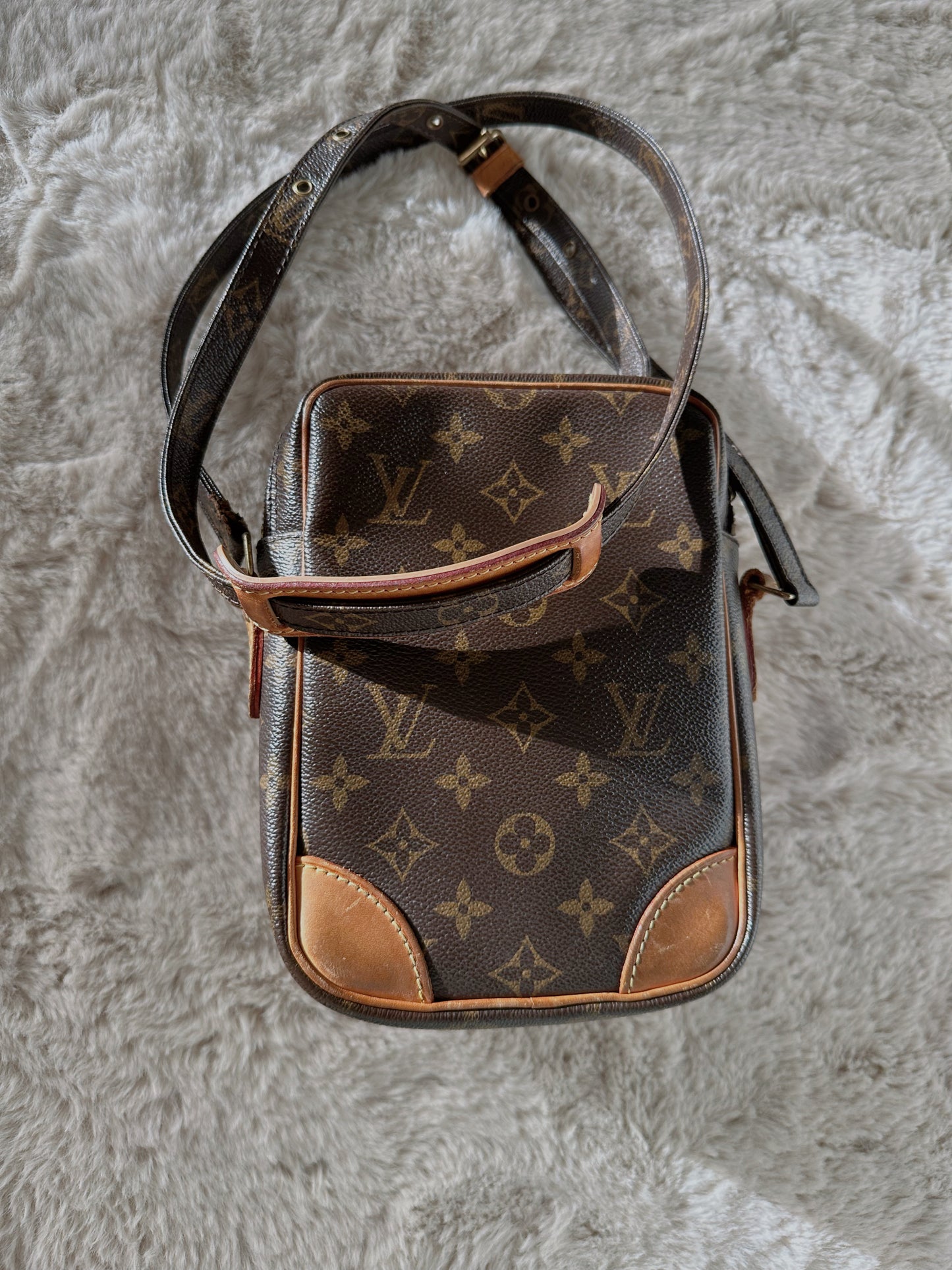 LOUIS VUITTON AMAZON CROSSBODY-TASKE