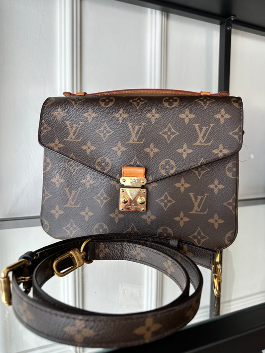 Louis Vuitton Pochette Métis Monogram