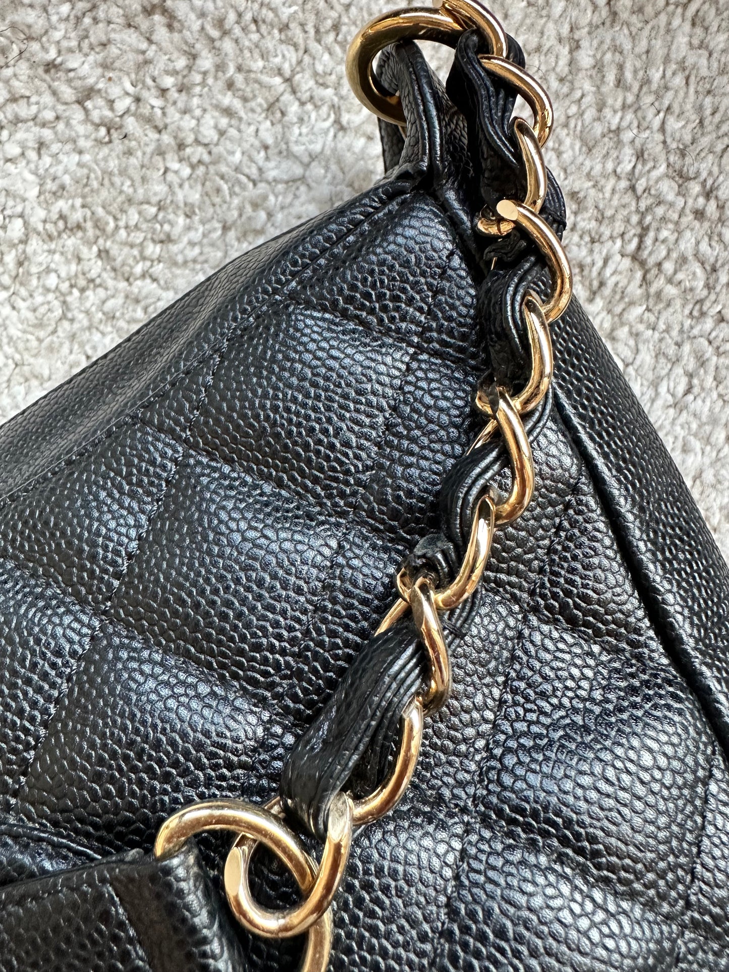Chanel Caviar Hobo Taske