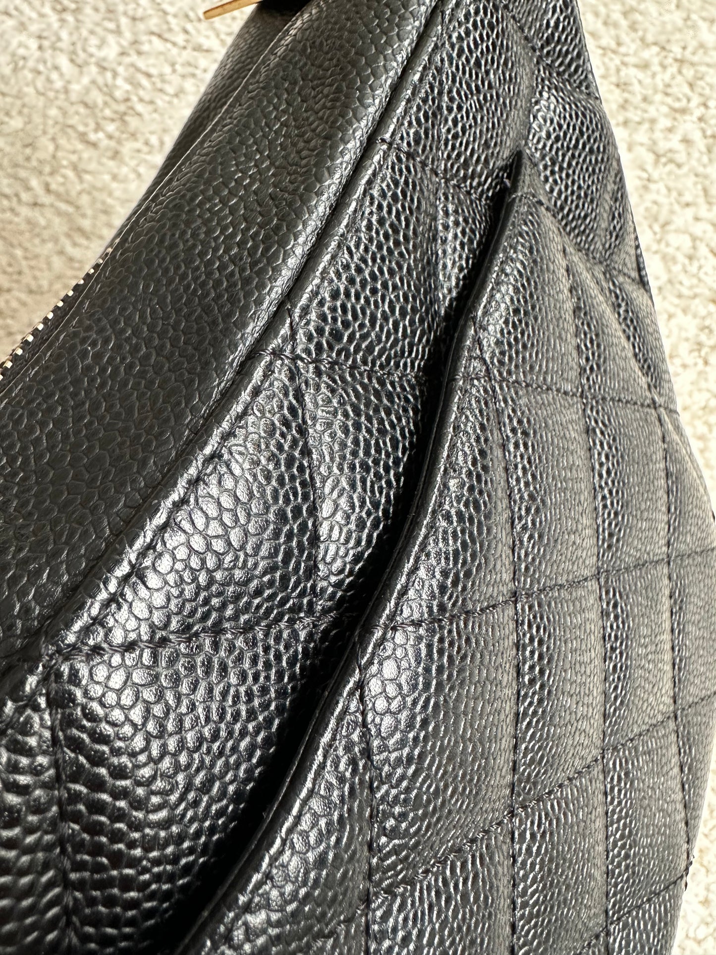 Chanel Caviar Hobo Taske